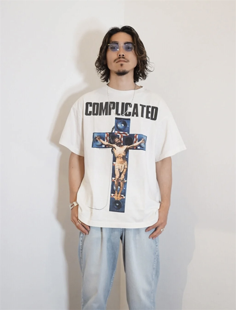 Street Fashion Co - เสื้อย้อนยุควินเทจเสื้อพิมพ์ลายกากบาทแขนแขนสั้นคอกลมเสื้อไฮสตรีทลำลองทรงหลวมเสื้อยืดแฟชั่นสตรีท